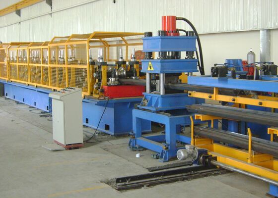 รถไฟฟ้าสองคลื่น Guardrail Cold Bending รอลเลอร์เครื่องปั้น ≤500mm ความกว้างสเตย์
