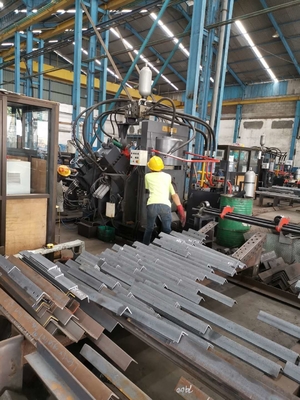 การปรับปรุงความเร็วสูง CNC หนักมุม Punching การตราเครื่องตัดเส้นเครื่องแบบ JNC2020Q