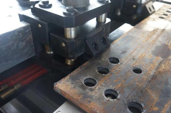 1200KN เซอร์โวฟิตเจาะแรง Cnc เครื่องเจาะหลุมแผ่นกับ 26mm กว้างเจาะแม็กซ์