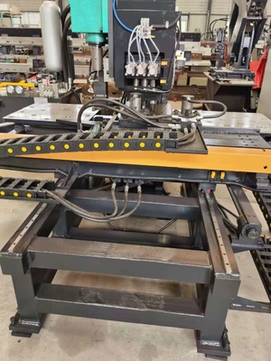1200KN เซอร์โวฟิตเจาะแรง Cnc เครื่องเจาะหลุมแผ่นกับ 26mm กว้างเจาะแม็กซ์
