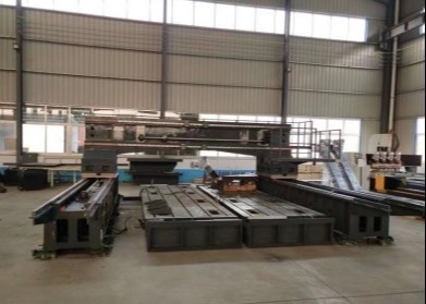 ขนาดชิ้นงาน 3000*3000 เครื่องเจาะแผ่น CNC BT50 กำลังมอเตอร์แกนหมุนเซอร์โว 30 KW