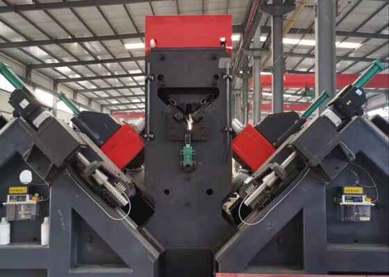 เครื่องจักรเจาะทำเครื่องหมายและทำมุม CNC อุตสาหกรรมแบบแกนเรียว BT40 พร้อมระบบระบายความร้อนแบบอะตอมไมซ์