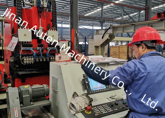 ความหนาของแผ่น 4-9 มม. Cnc สายการผลิตเจาะโลหะแผ่นอัตโนมัติสำหรับยานพาหนะหนัก
