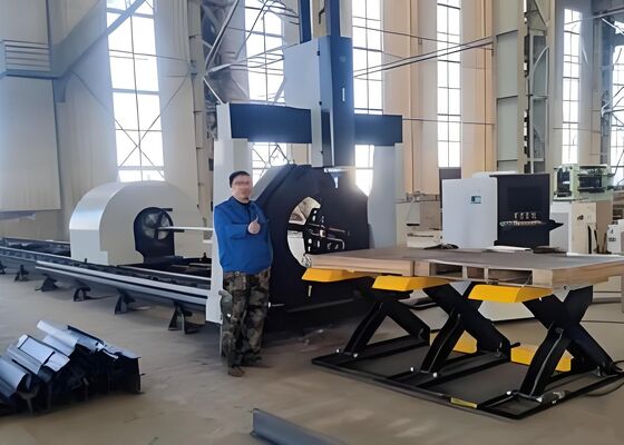 เครื่องตัดหลอดเลเซอร์แบบ LC2412 CNC ใช้พลังงานเลเซอร์ MAX6000