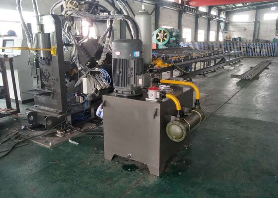 ส่วนประกอบการผลิตขนาดใหญ่ Cnc Flat Steel Channel Steel Punching Typing Machine 3 แกน