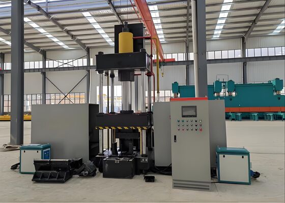 700mm Bending Plate Width CNC Bending And Heating Machine 1600KN Oil Tank Pressure