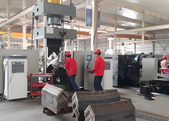 เครื่องบิด CNC ความร้อน 3 แกน สําหรับแผ่นมุมที่มีการควบคุมไฮดรอลิก
