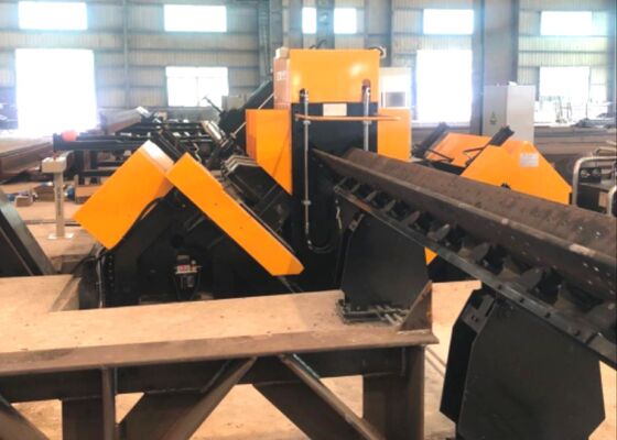 เครื่องตัดเหล็กฉาก CNC ขนาดเหล็กฉากสูงสุด 250x250x32 มม. พร้อมความสามารถในการเจาะและมาร์ก
